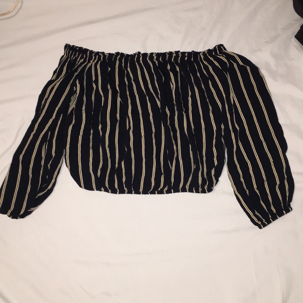 Brandy Melville- off the shoulder stripped top
